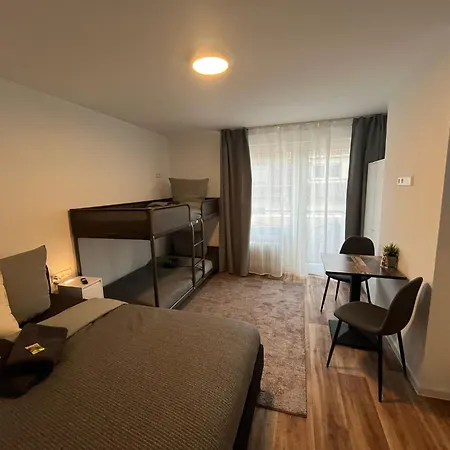 Hub 25 - Mit Balkon - Coffee For Free - אכסניה