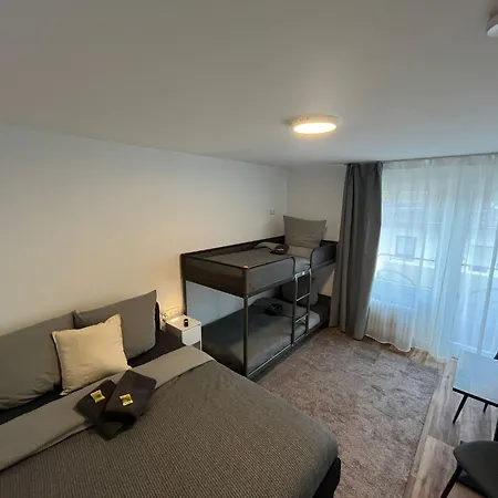 Albergue Hub 25 - Mit Balkon - Coffee For Free - *